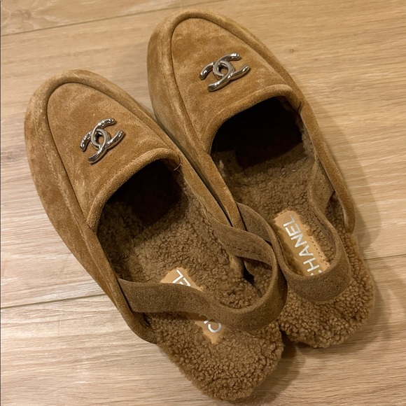 CHANEL Brown Suede Loafers with Logo - Picture 3 of 3